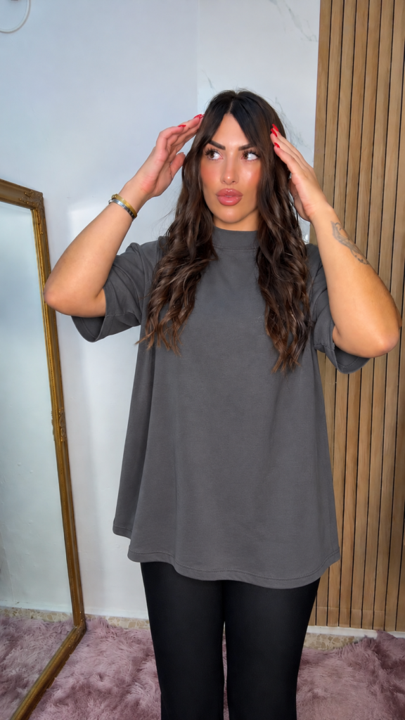 Básica oversize cuello perkin gris plomo